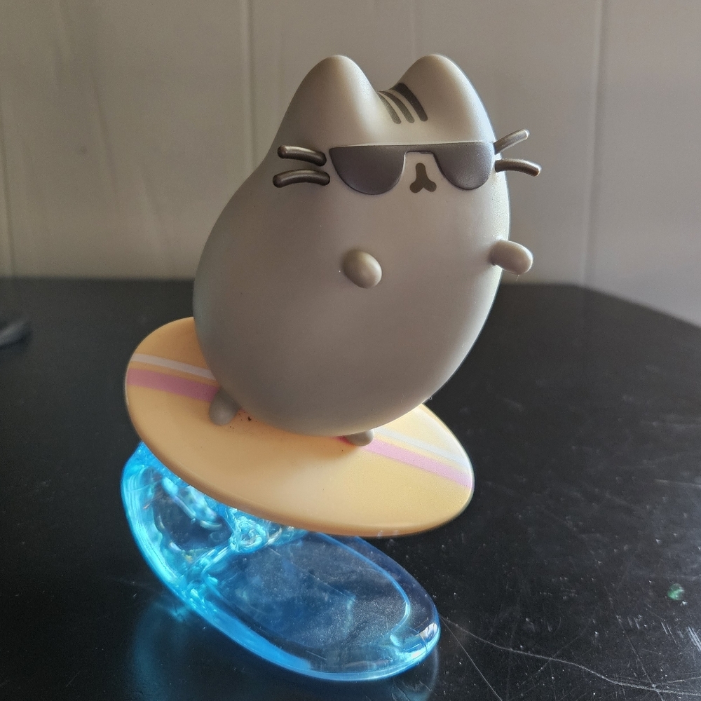 Pusheen Box Exclusive Pusheen Surfer Figurine